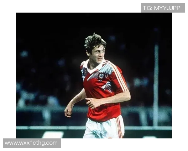 回顾经典足球传奇人物的辉煌岁月与永恒记忆