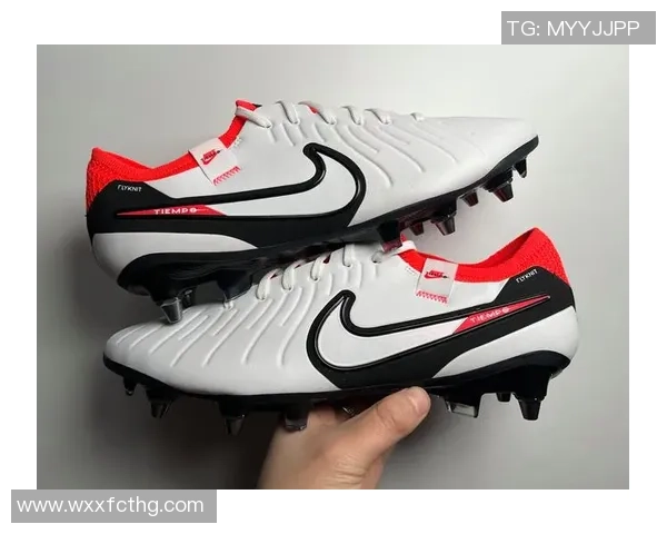 阿仕利塔足球鞋助力球星突破极限展现卓越技艺打造专属球场传奇 阿仕利塔足球鞋助力球星突破极限展现卓越技艺打造专属球场传奇