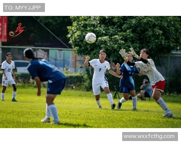 世界足球巨星中国行掀起热潮激发青少年体育梦想与激情